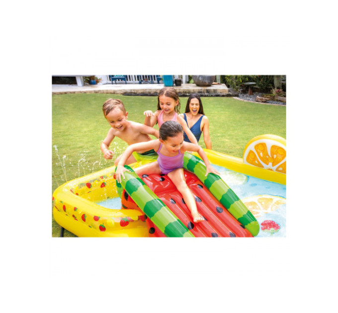 57158 Игровой центр 244х191х91см "Фруктовые игры" с разбрыз., горкой и игрушками, 493л, до 81кг, от 2 лет